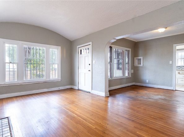 1104 W 89th Street, Los Angeles CA 90044