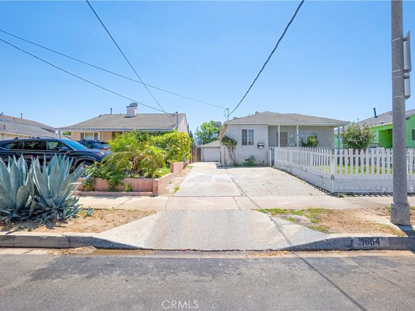 1654 W 216th Street, Torrance CA 90501
