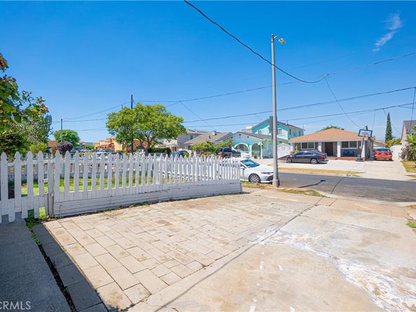 1654 W 216th Street, Torrance CA 90501