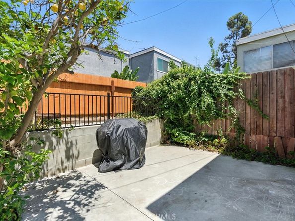 5439 S La Cienega Boulevard, Ladera Heights CA 90056