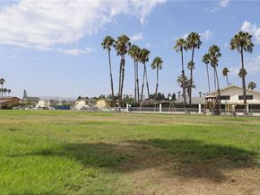 50 Paradise S, Carson CA 90745