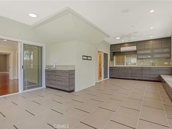 434 S Irving Boulevard, Los Angeles CA 90020