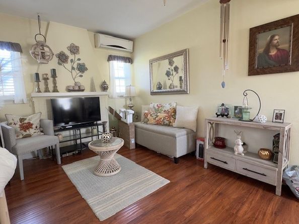 615 N Mentor Avenue, Pasadena CA 91106