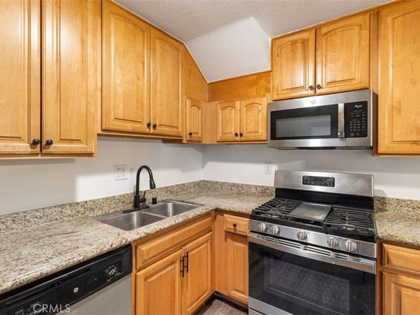 17041 17041 Roscoe Blvd. #4, Northridge CA 91325