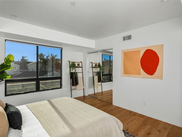 5776 Campo Walk, Long Beach CA 90803