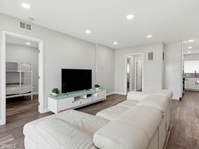 1860 W Glenoaks L, Anaheim CA 92801