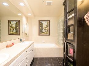2233 Martin 216, Irvine CA 92612