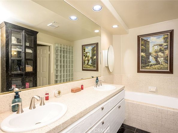 2233 Martin 216, Irvine CA 92612