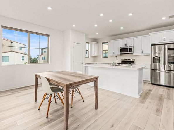 1609 Holly Leaf Way, Oceanside CA 92056