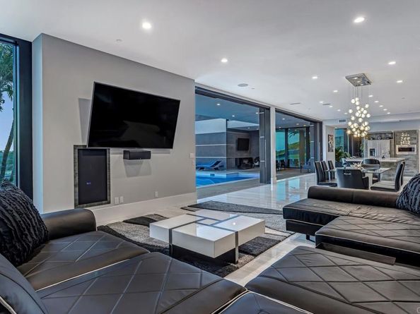 1095 Hoover Street, Carlsbad CA 92008