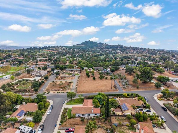 645 Rainbow Place, Escondido CA 92027