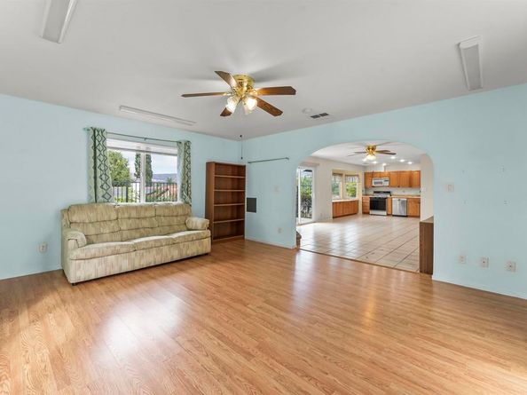 645 Rainbow Place, Escondido CA 92027
