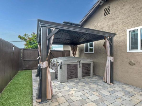 4960 Sparks Avenue, San Diego CA 92110