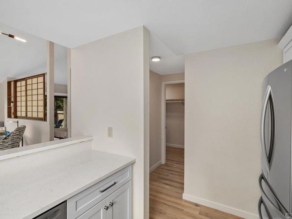 8370 Via Sonoma F, La Jolla CA 92037