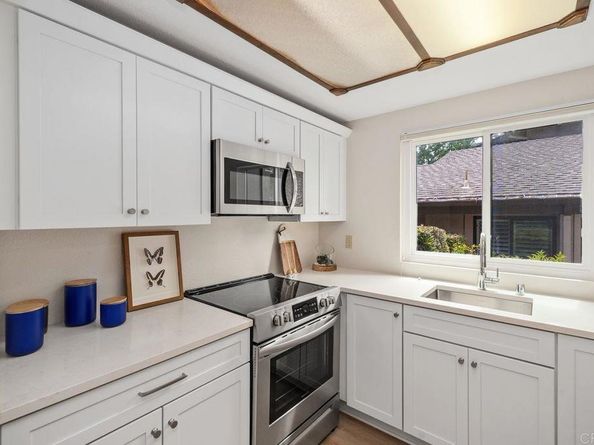 8370 Via Sonoma F, La Jolla CA 92037