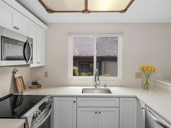 8370 Via Sonoma F, La Jolla CA 92037