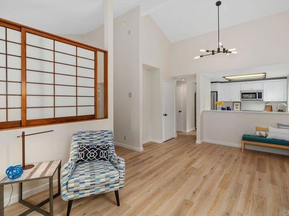 8370 Via Sonoma F, La Jolla CA 92037