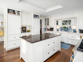 7716 Lookout Drive, La Jolla CA 92037