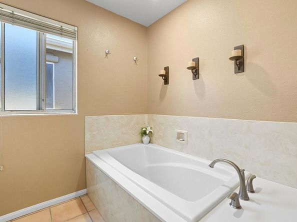 553 Hygeia Ave. Avenue A, Encinitas CA 92024