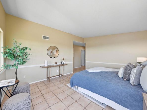 553 Hygeia Ave. Avenue A, Encinitas CA 92024