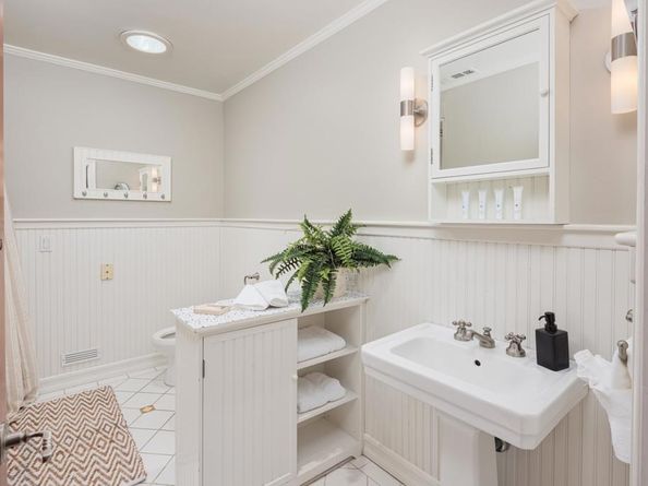 5710 Dolphin Place, La Jolla CA 92037