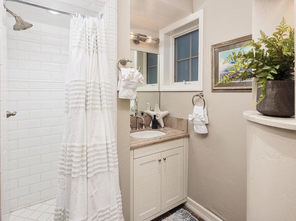 5710 Dolphin Place, La Jolla CA 92037