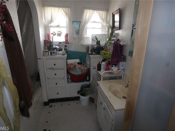 6072 Myrtle Avenue, Long Beach CA 90805