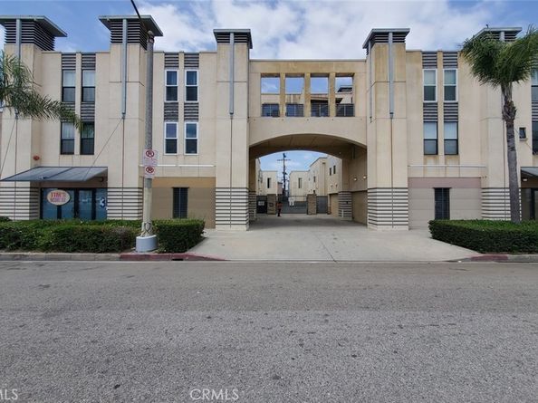 8021 S VERMONT Avenue 24, Los Angeles CA 90044