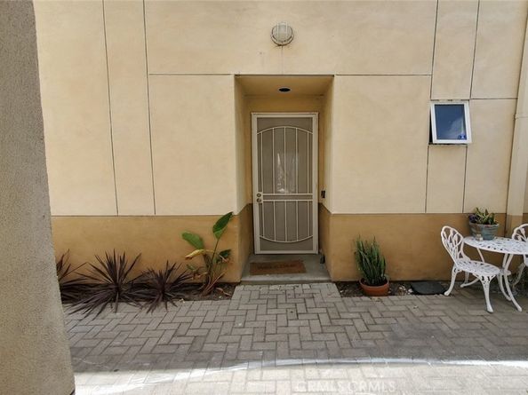 8021 S VERMONT Avenue 24, Los Angeles CA 90044