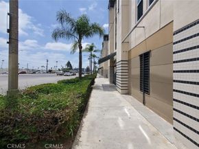 8021 S VERMONT Avenue 24, Los Angeles CA 90044