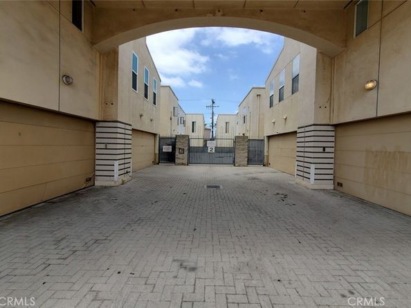 8021 S VERMONT Avenue 24, Los Angeles CA 90044