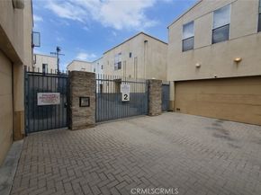 8021 S VERMONT Avenue 24, Los Angeles CA 90044