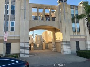 8021 S VERMONT Avenue 24, Los Angeles CA 90044