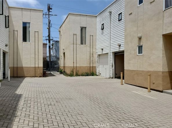 8021 S VERMONT Avenue 24, Los Angeles CA 90044