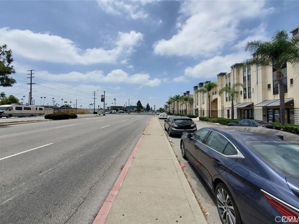 8021 S VERMONT Avenue 24, Los Angeles CA 90044