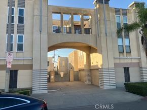 8021 S VERMONT Avenue 24, Los Angeles CA 90044