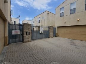 8021 S VERMONT Avenue 24, Los Angeles CA 90044