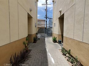 8021 S VERMONT Avenue 24, Los Angeles CA 90044