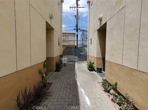 8021 S VERMONT Avenue 24, Los Angeles CA 90044