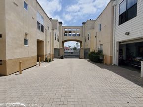 8021 S VERMONT Avenue 24, Los Angeles CA 90044