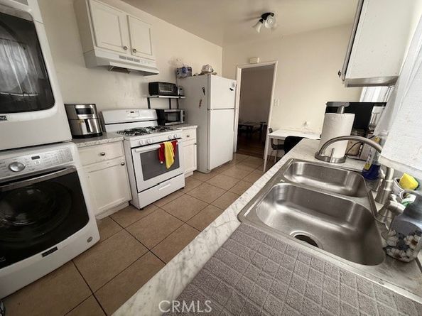 5010 W El Segundo Boulevard, Hawthorne CA 90250