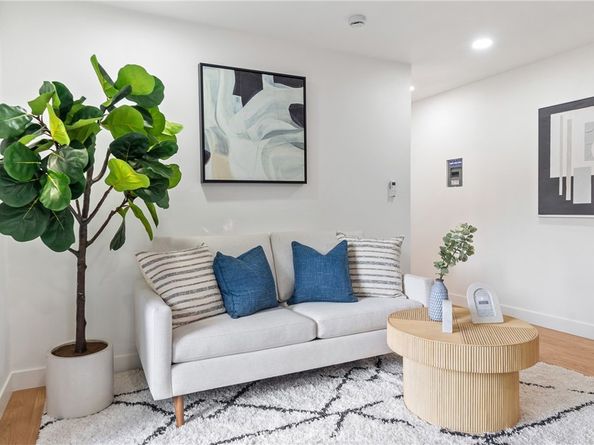 5166 Marmol Drive, Woodland Hills CA 91364