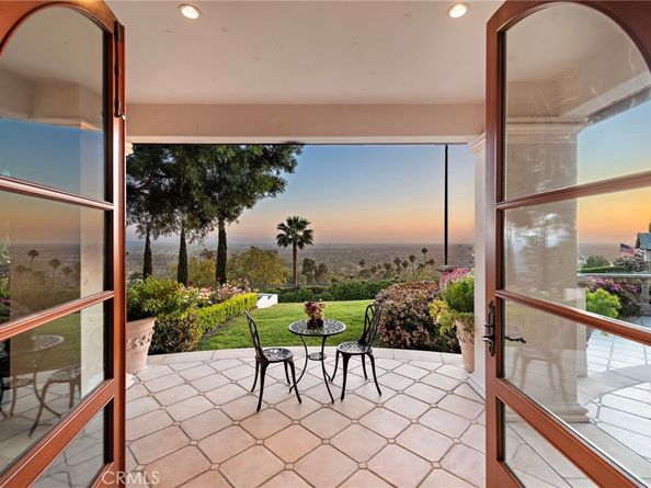 1875 La Cuesta, North Tustin CA 92705