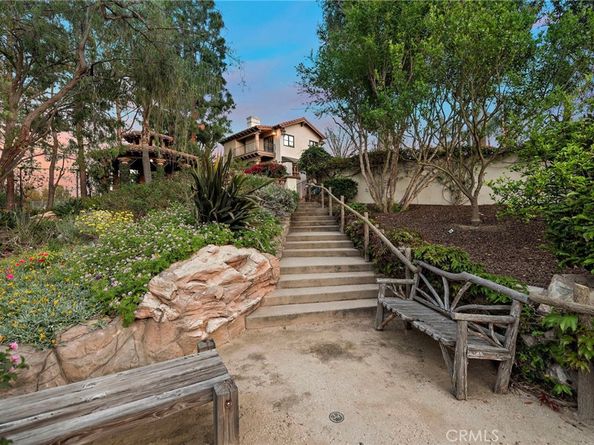 1875 La Cuesta, North Tustin CA 92705