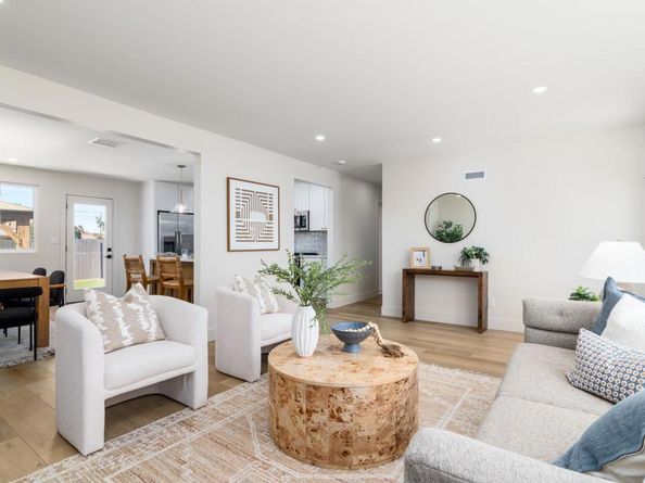 3996 Hatton St, San Diego CA 92111