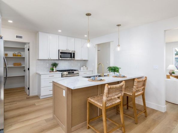 3996 Hatton St, San Diego CA 92111