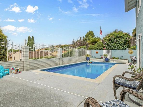 9933 Golden West Ln, Santee CA 92071