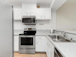 2323 Caringa Way 16, Carlsbad CA 92009