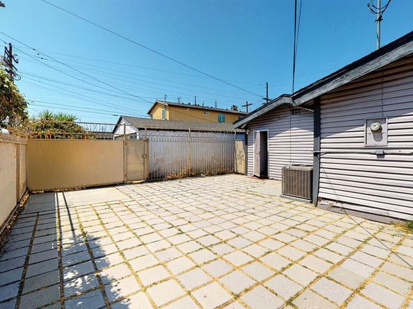 936 W 78th Street, Los Angeles CA 90044