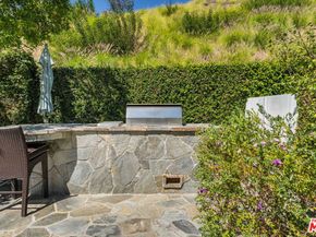 2427 Cobham Court, Los Angeles CA 90077